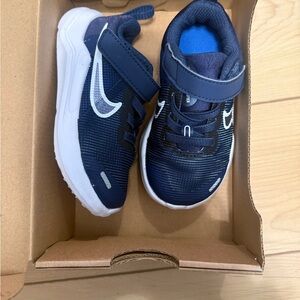 Toddler Navy Blue Nike downshifter Shoes size 6c